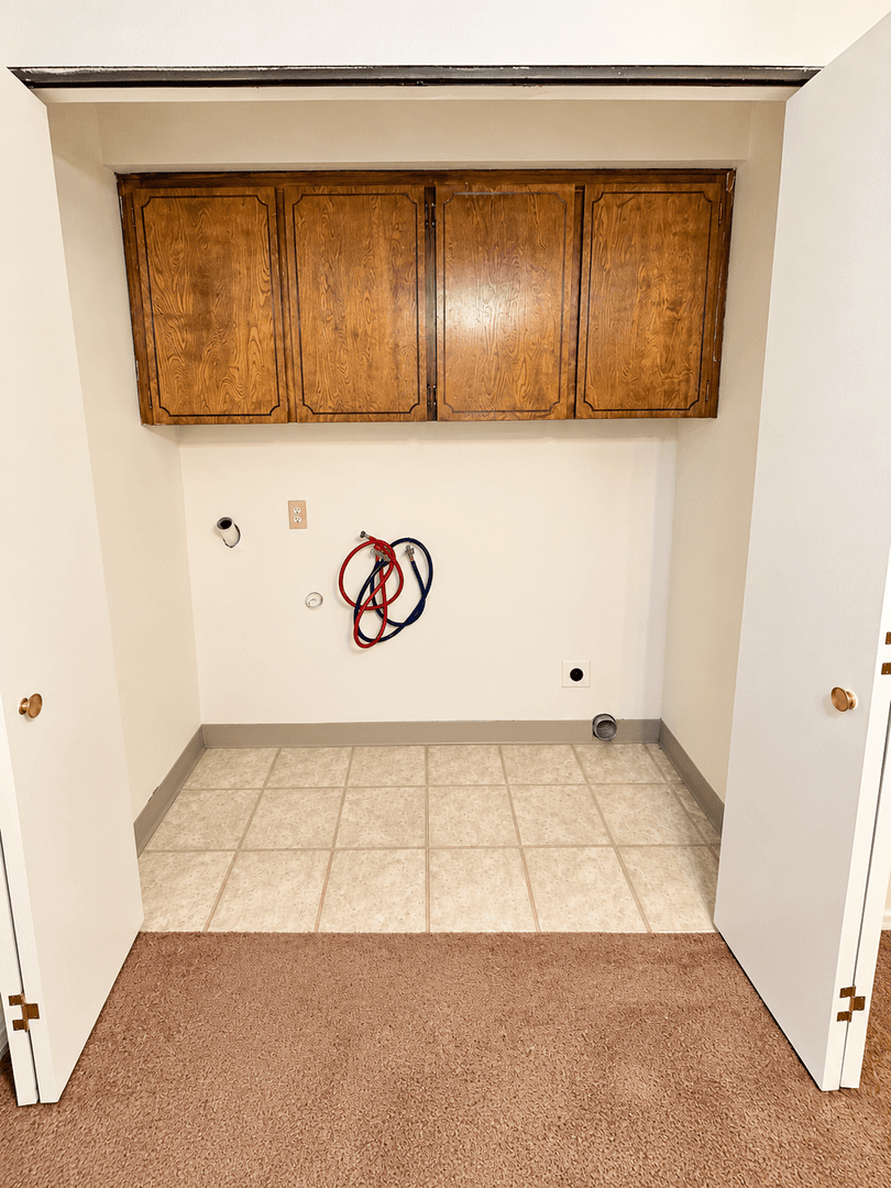 Salem Apartment: 5322 & 5324 Regan Court SE
