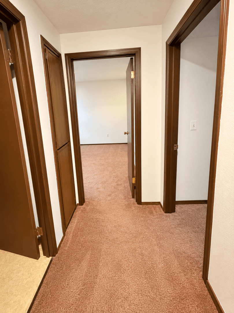 Salem Apartment: 5322 & 5324 Regan Court SE