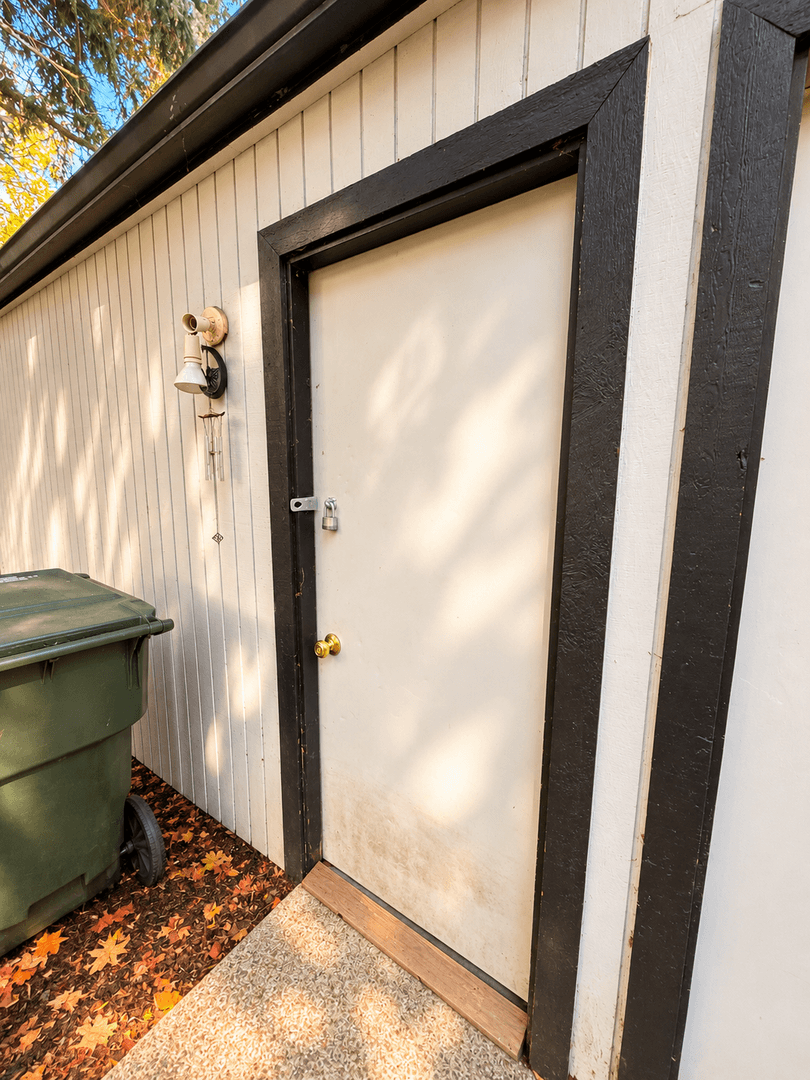 Salem Apartment: 5322 & 5324 Regan Court SE