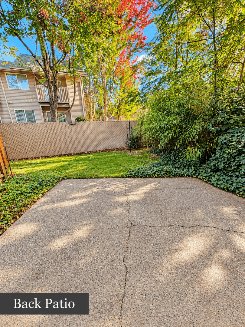 Salem Apartment: 5322 & 5324 Regan Court SE