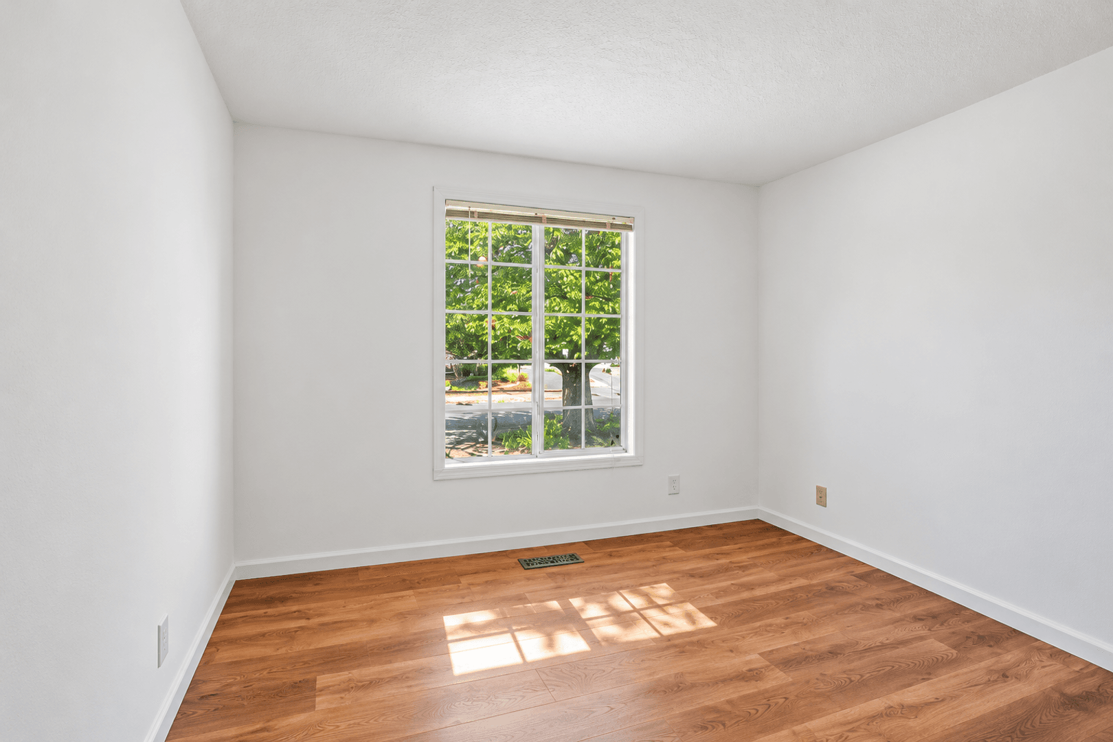 Salem House: 5588 Waln Creek Ct S