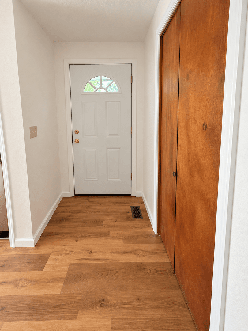 Salem House: 5588 Waln Creek Ct S