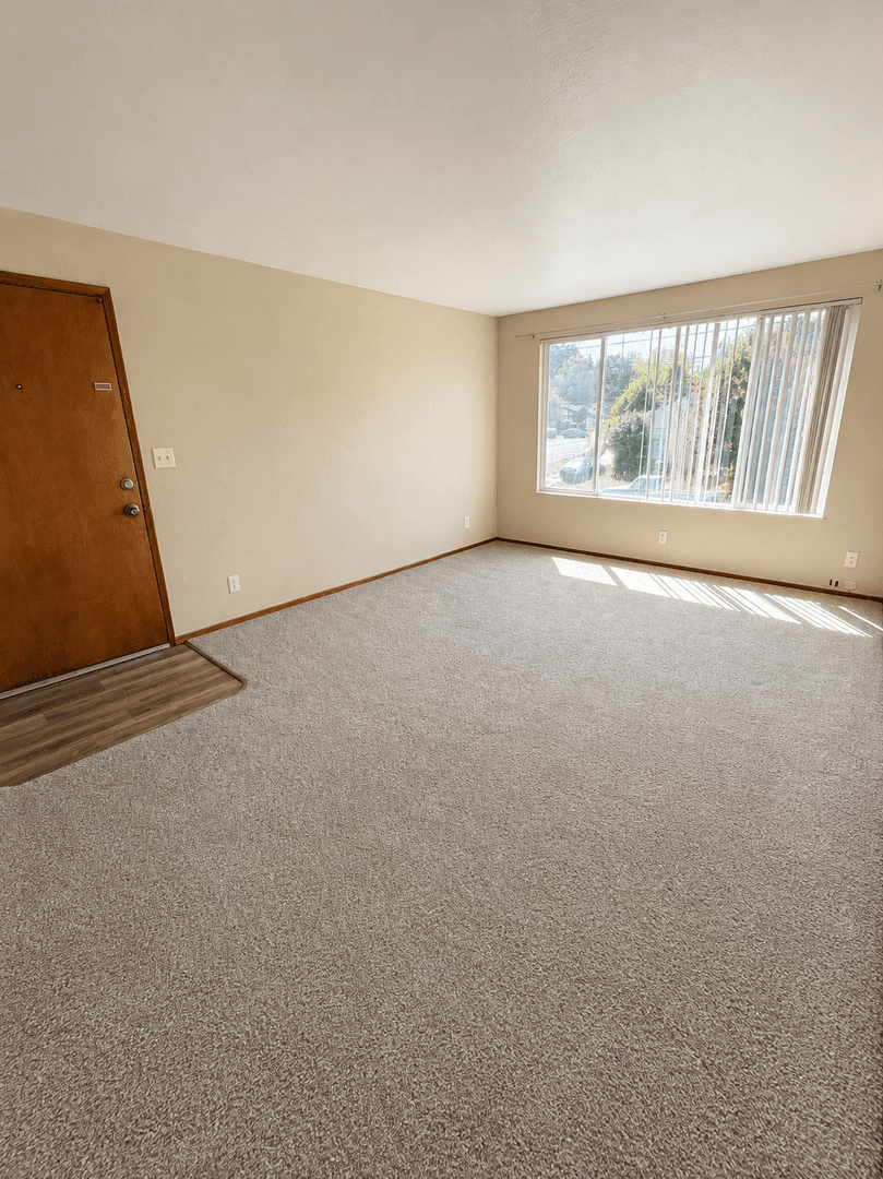 Monmouth Apartment: 130 Whitman St N