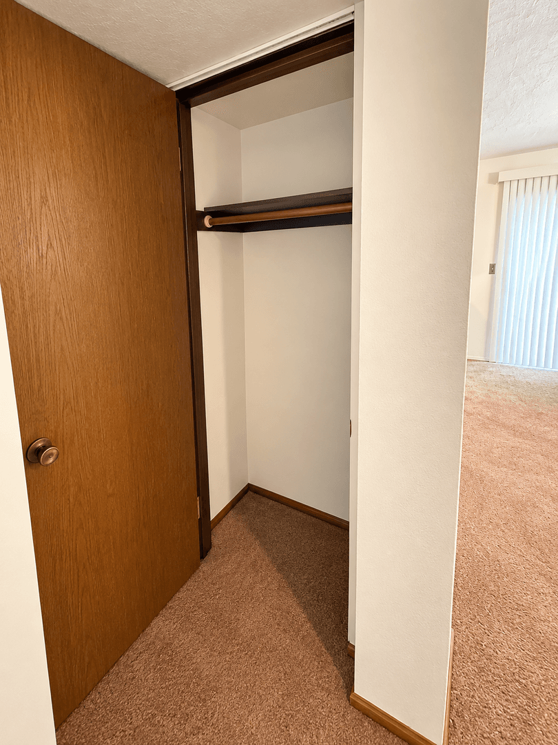 Salem Apartment: 5322 & 5324 Regan Court SE