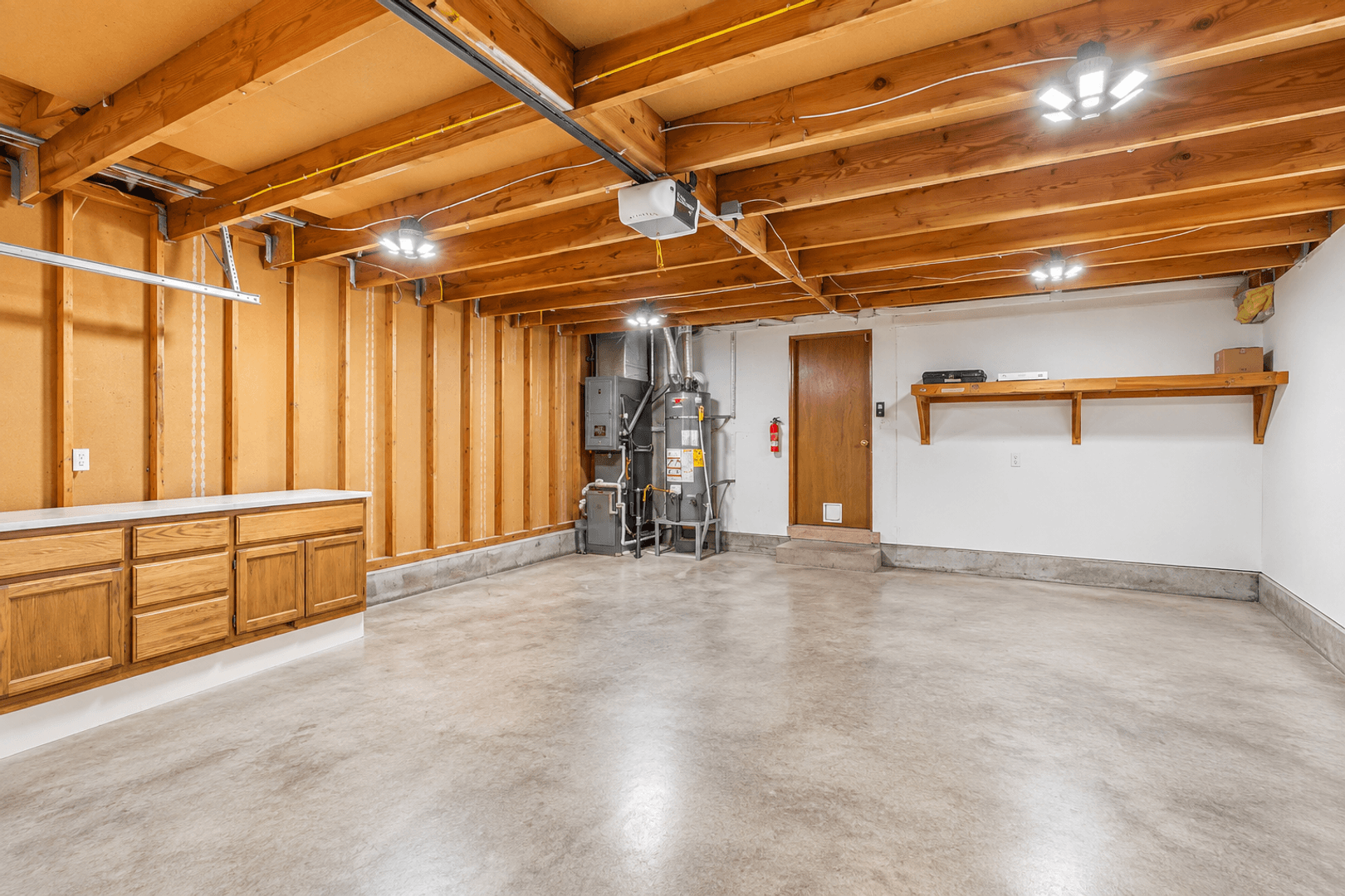 Salem House: 5588 Waln Creek Ct S