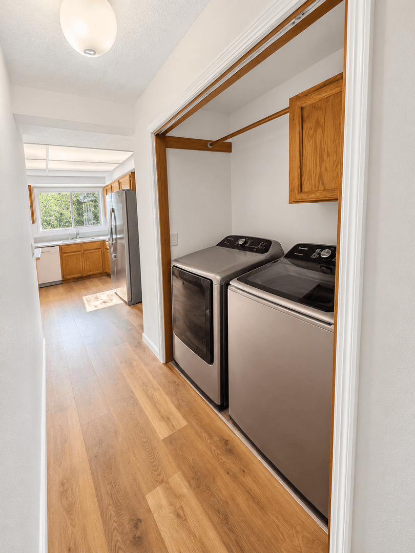 Salem House: 5588 Waln Creek Ct S