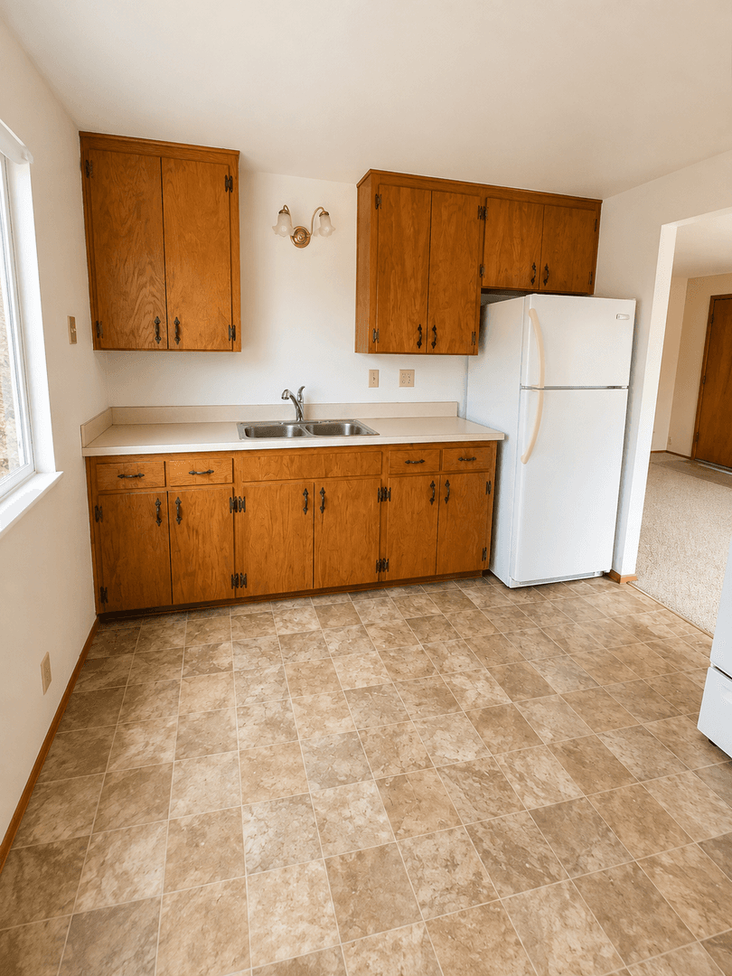 Monmouth Apartment: 130 Whitman St N
