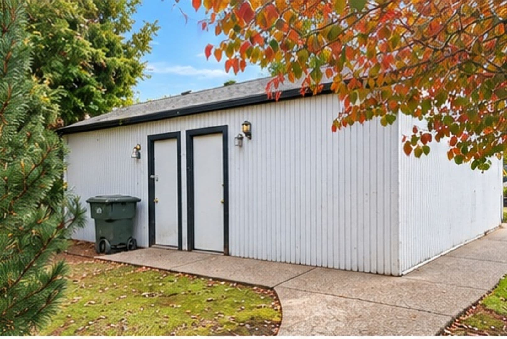 Salem Apartment: 5322 & 5324 Regan Court SE