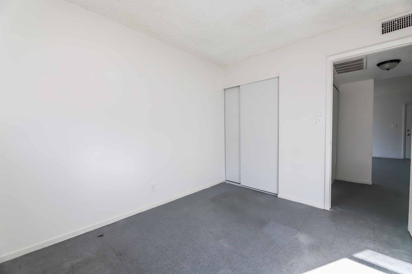 Las Vegas Apartment: 1400 & 1404 E Mesquite Ave.