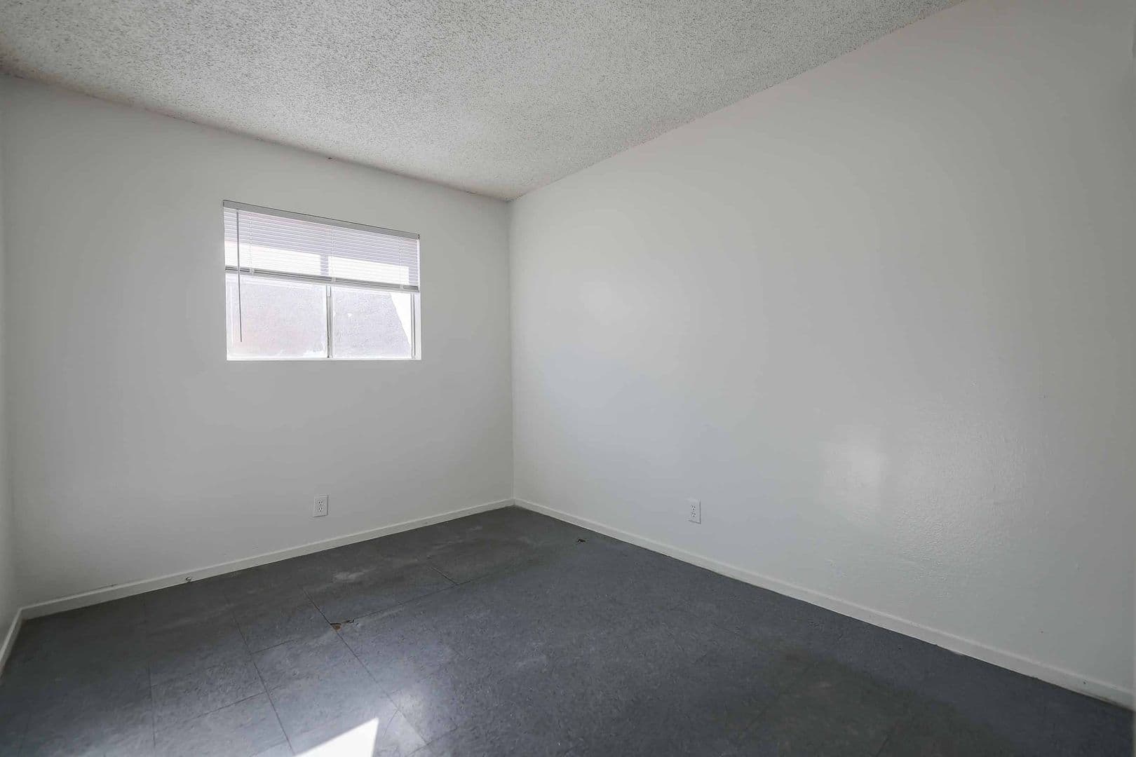 Las Vegas Apartment: 1400 & 1404 E Mesquite Ave.
