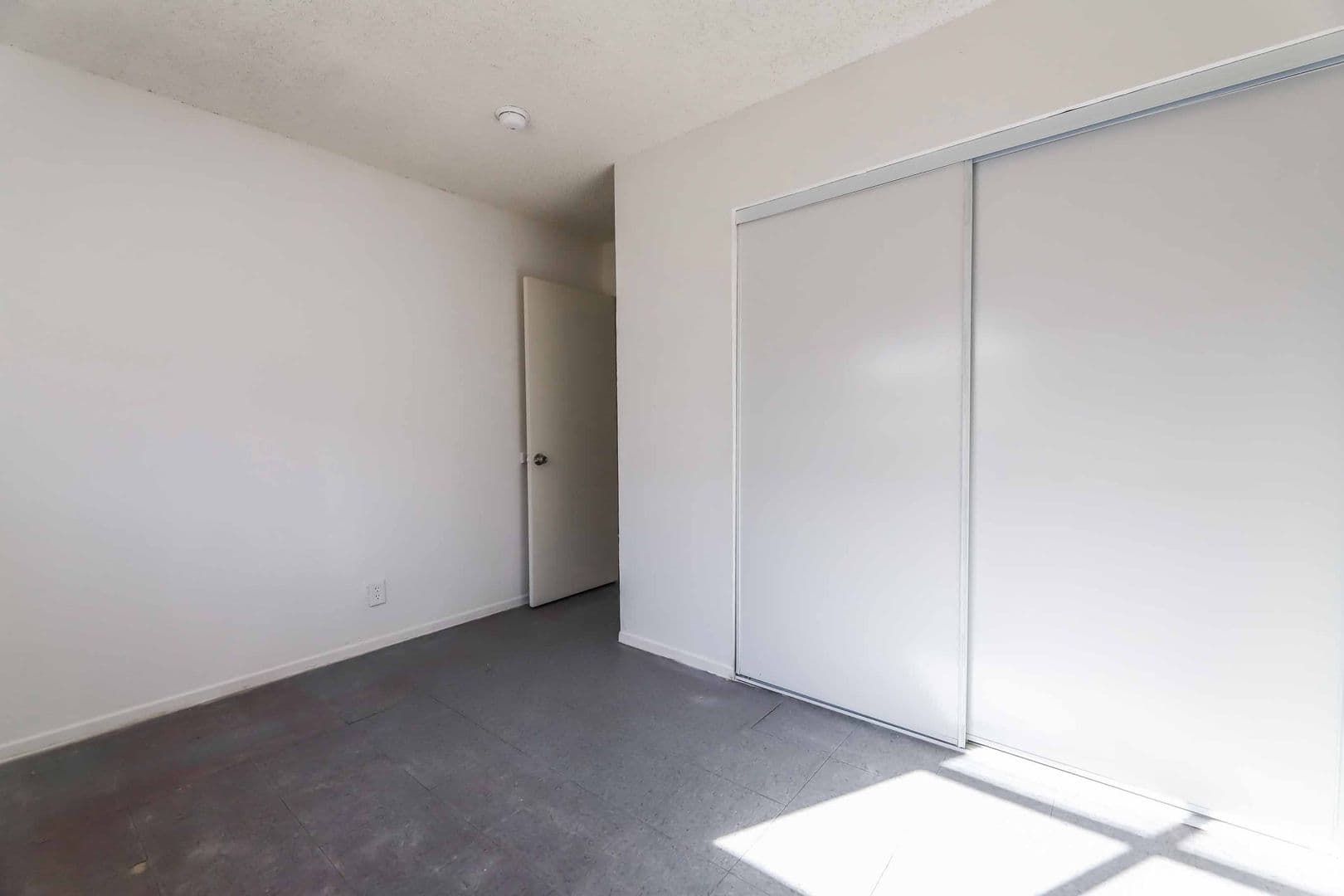 Las Vegas Apartment: 1400 & 1404 E Mesquite Ave.