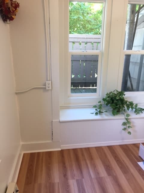 Seattle Apartment: 709 NE 43rd St