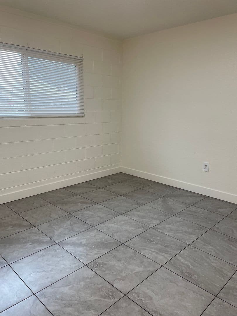 North Las Vegas Apartment: 2106 North Daley Street,