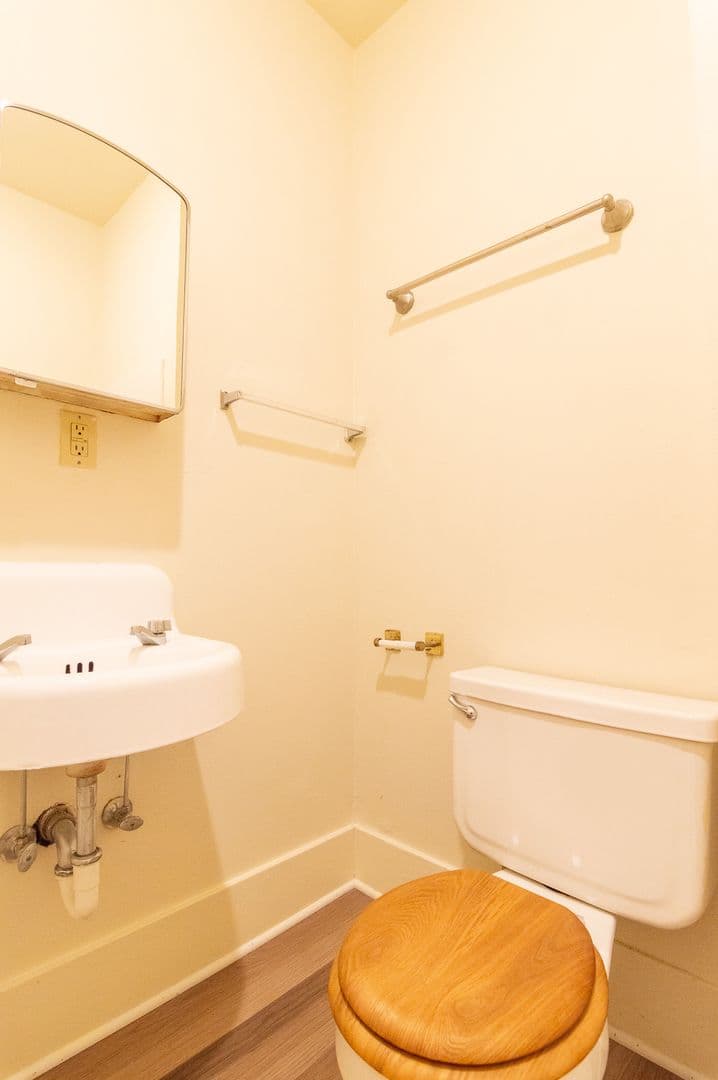 PORTLAND Apartment: 2401 NE MLK JR BLVD