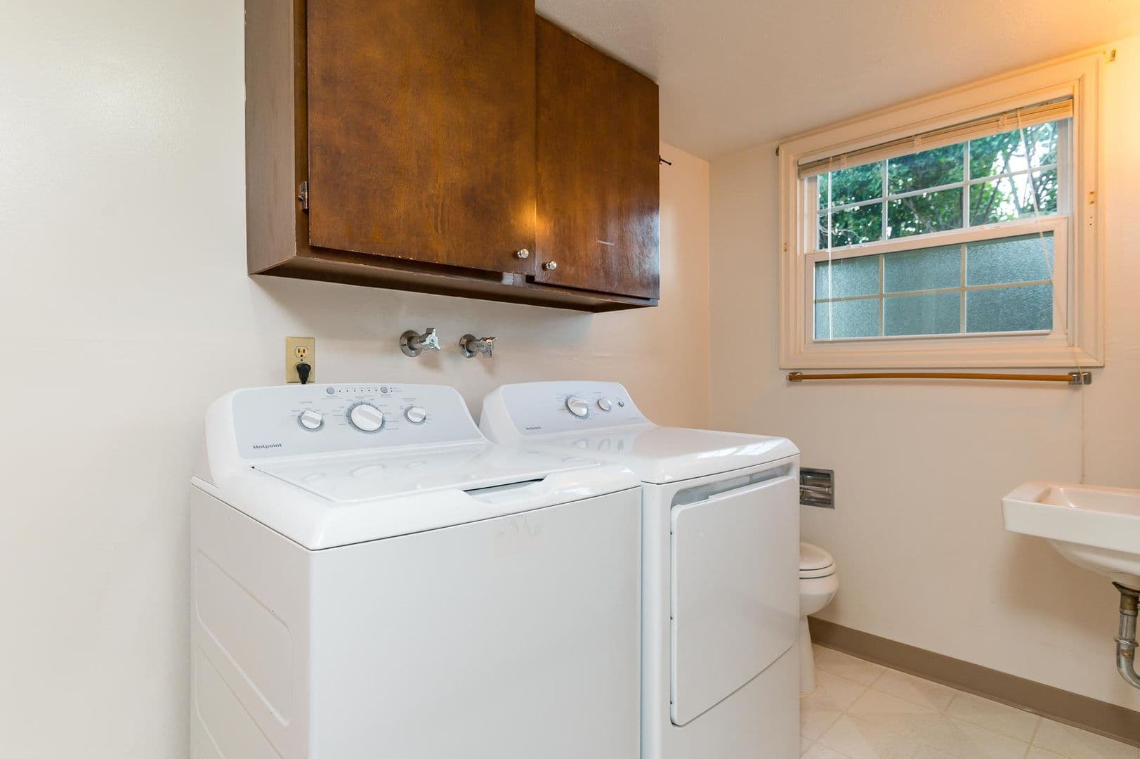 Gresham Apartment: 890 NW Division