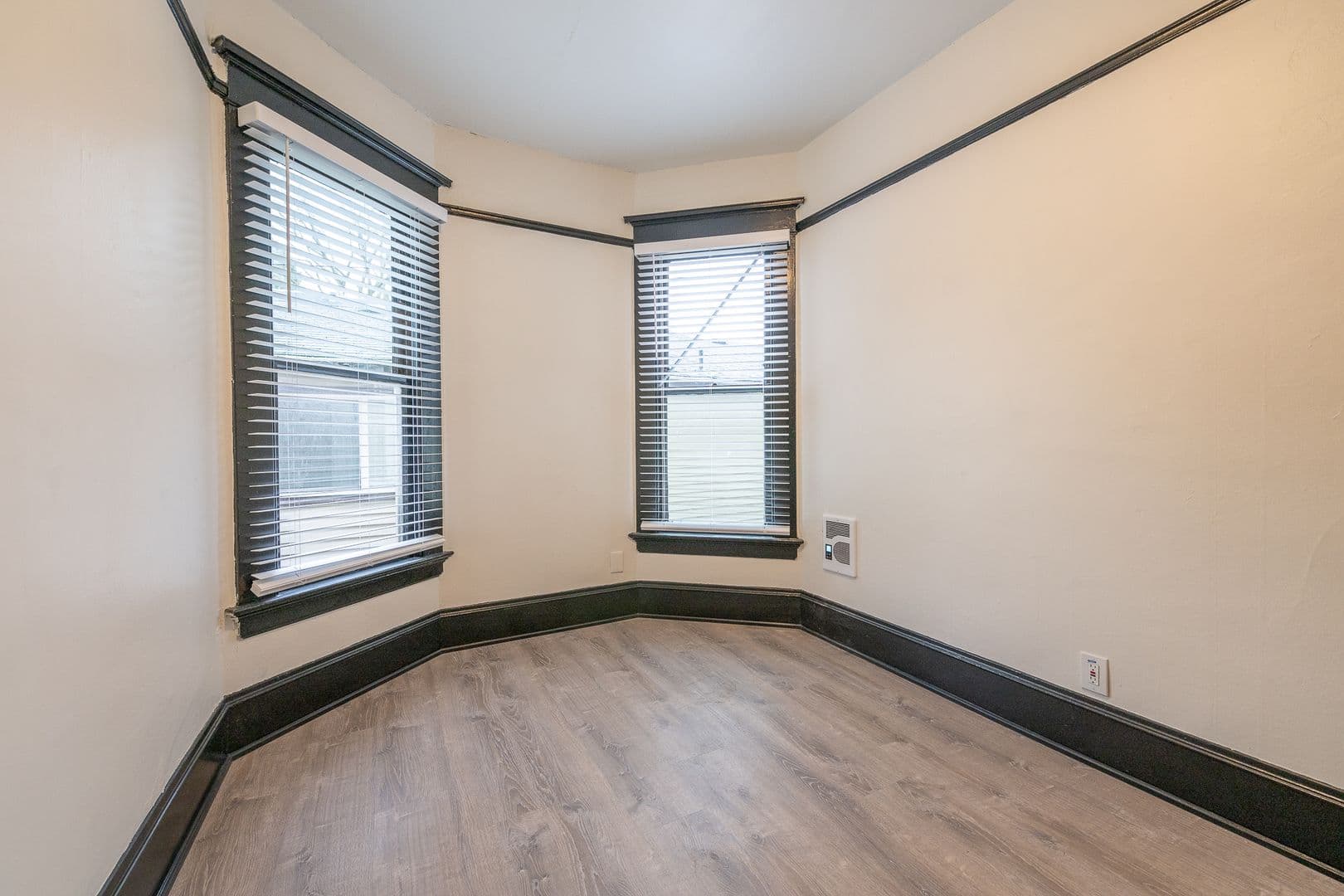 Portland Apartment: 2411-2417 NE Glisan