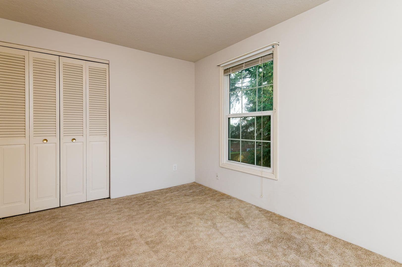 Gresham Apartment: 890 NW Division