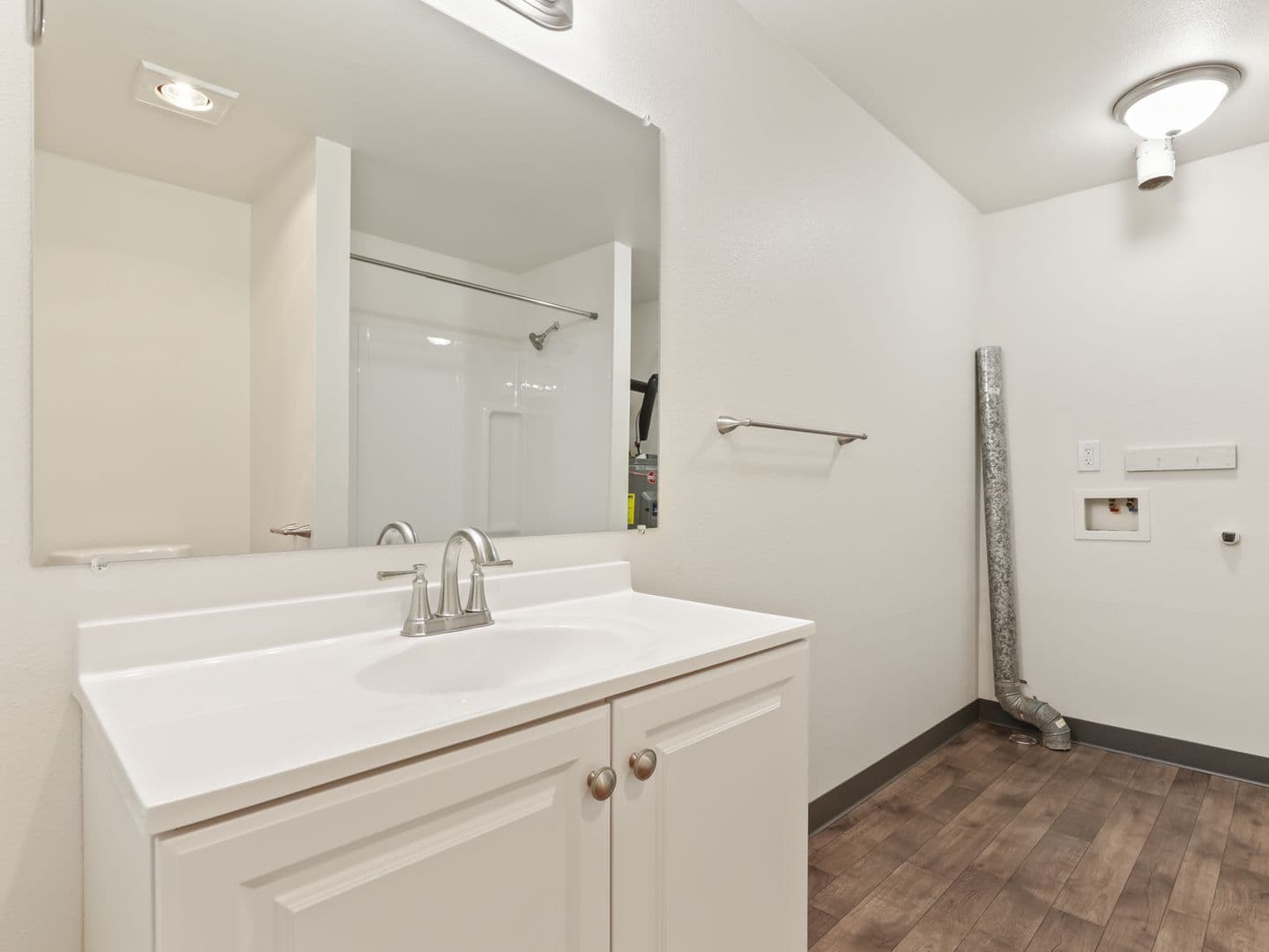 Portland Apartment: 13024 SE Tessa St