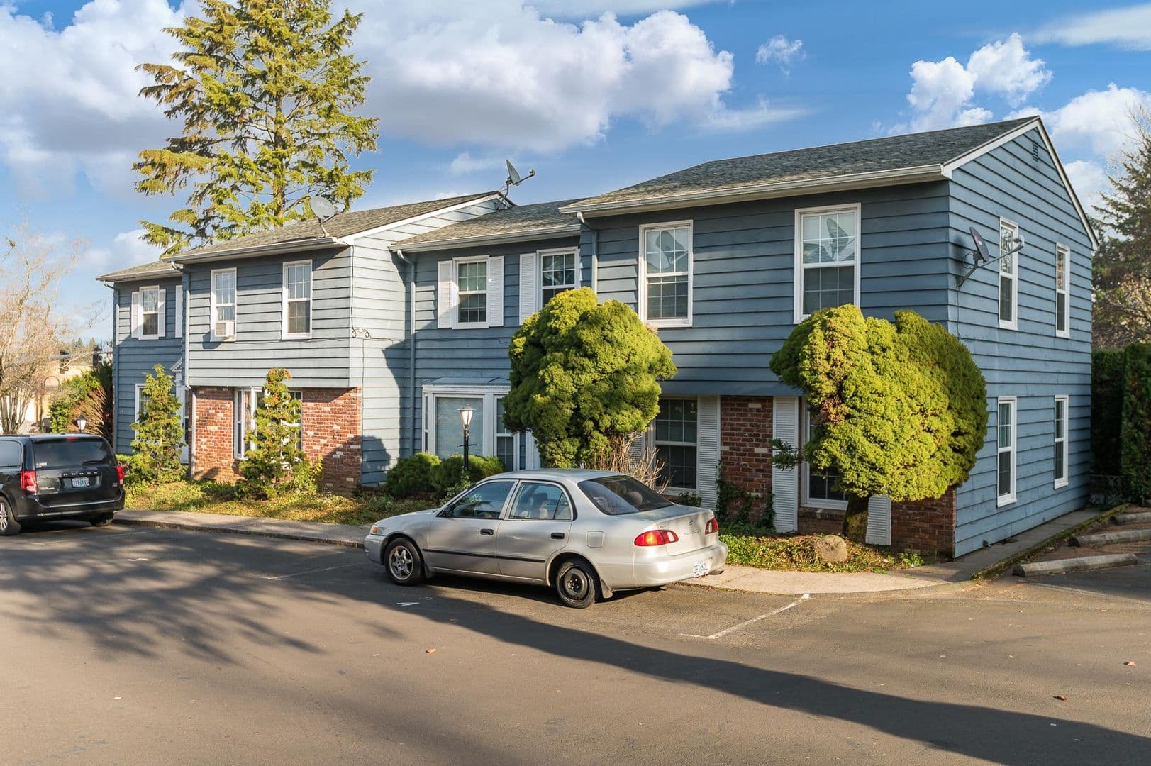 Gresham Apartment: 890 NW Division