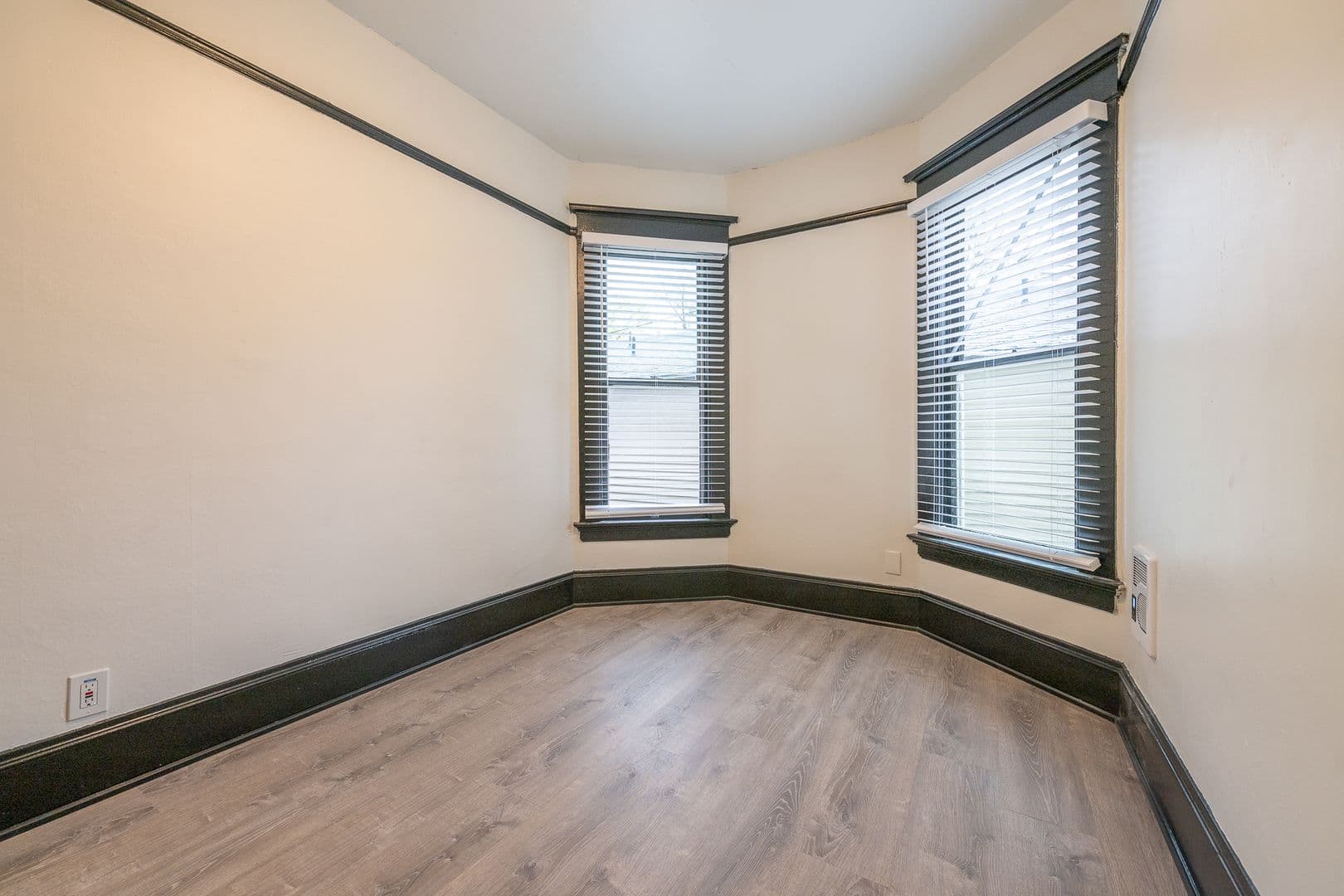 Portland Apartment: 2411-2417 NE Glisan
