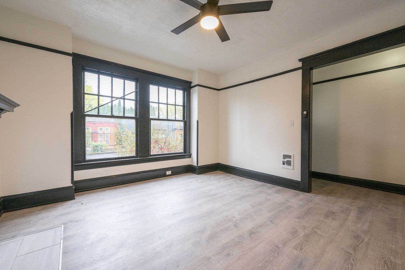 Portland Apartment: 2411-2417 NE Glisan