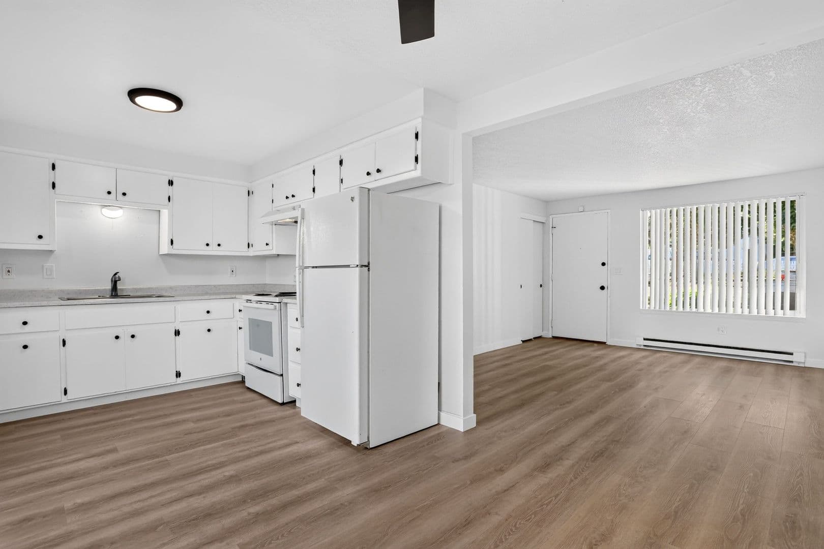 Sandy Apartment: 17170 Beers Ave