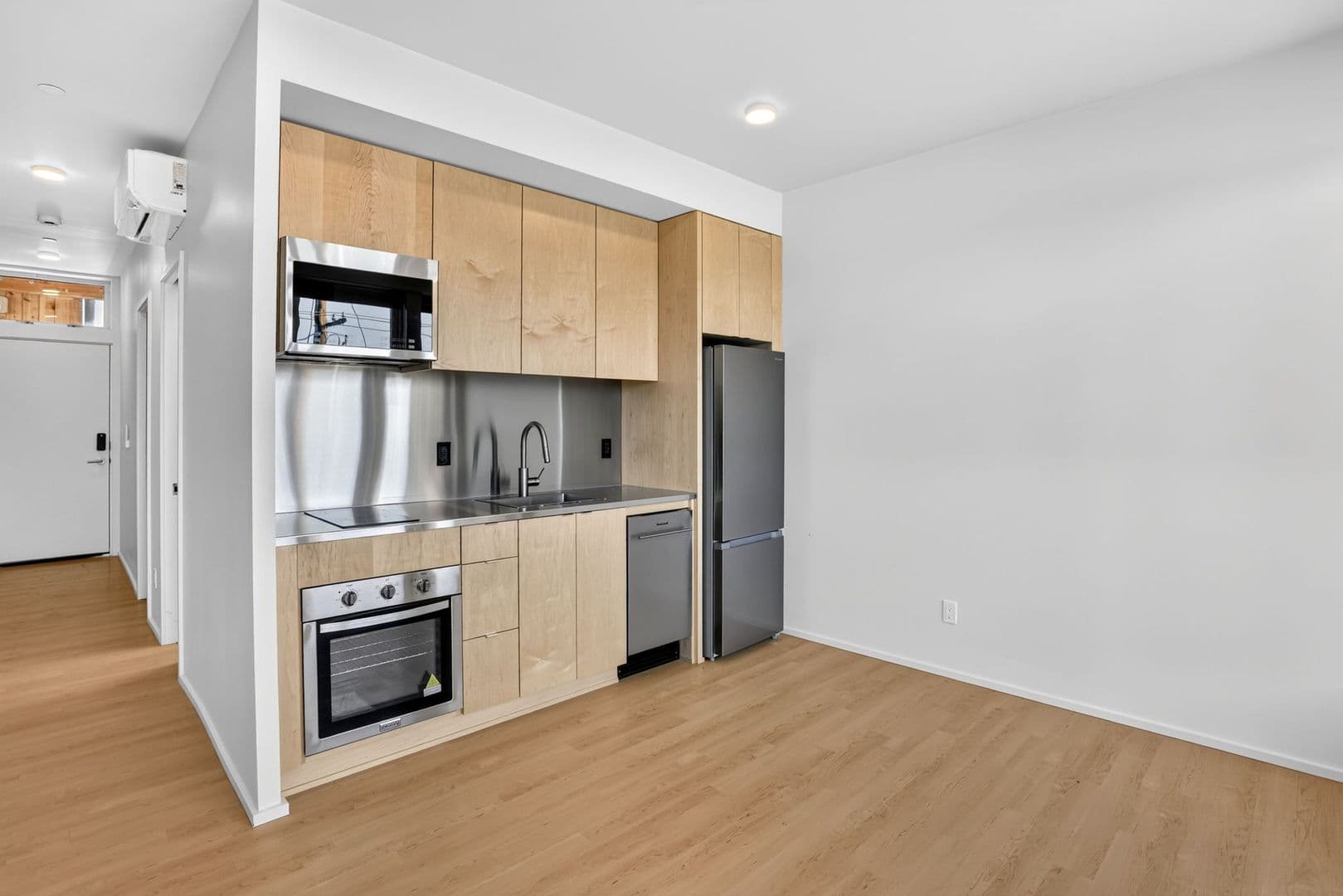 Portland Apartment: 7480 N Delaware