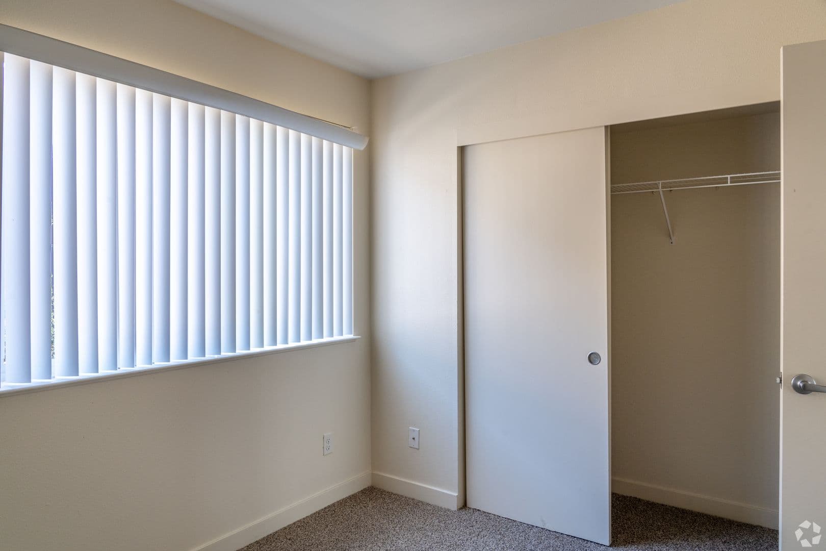 Portland Apartment: 14232 E Burnside