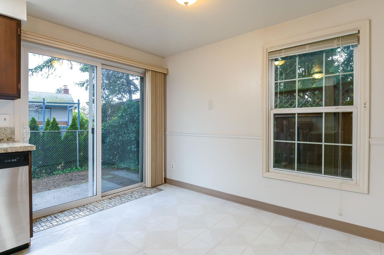 Gresham Apartment: 890 NW Division