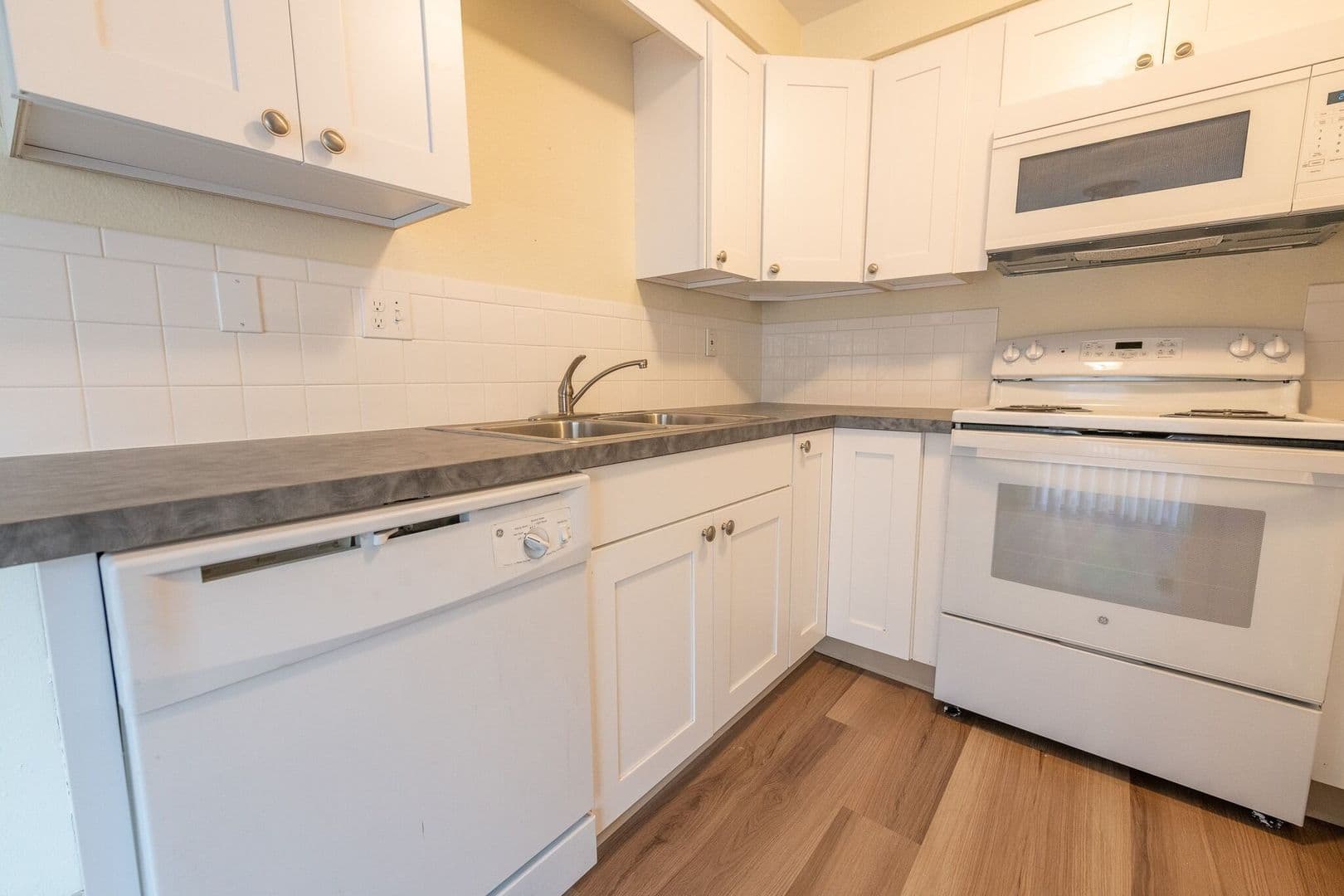 Milwaukie Apartment: 15500 SE East Ave
