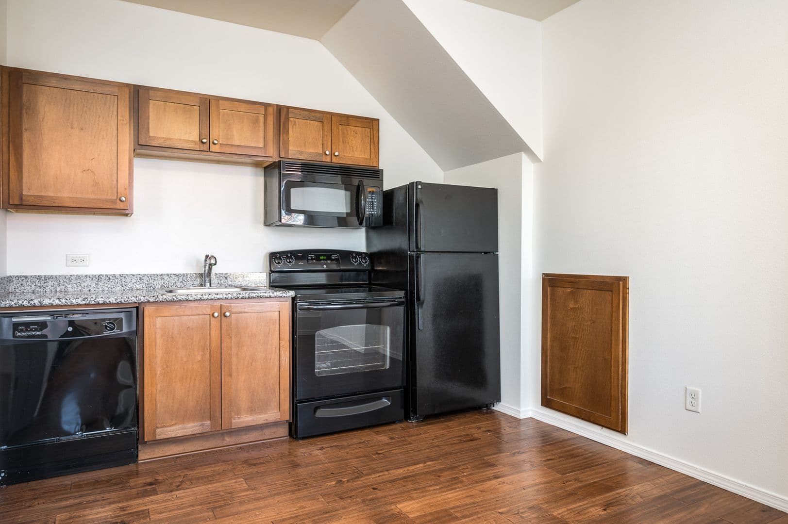 Portland Apartment: 455 NE 24th Ave