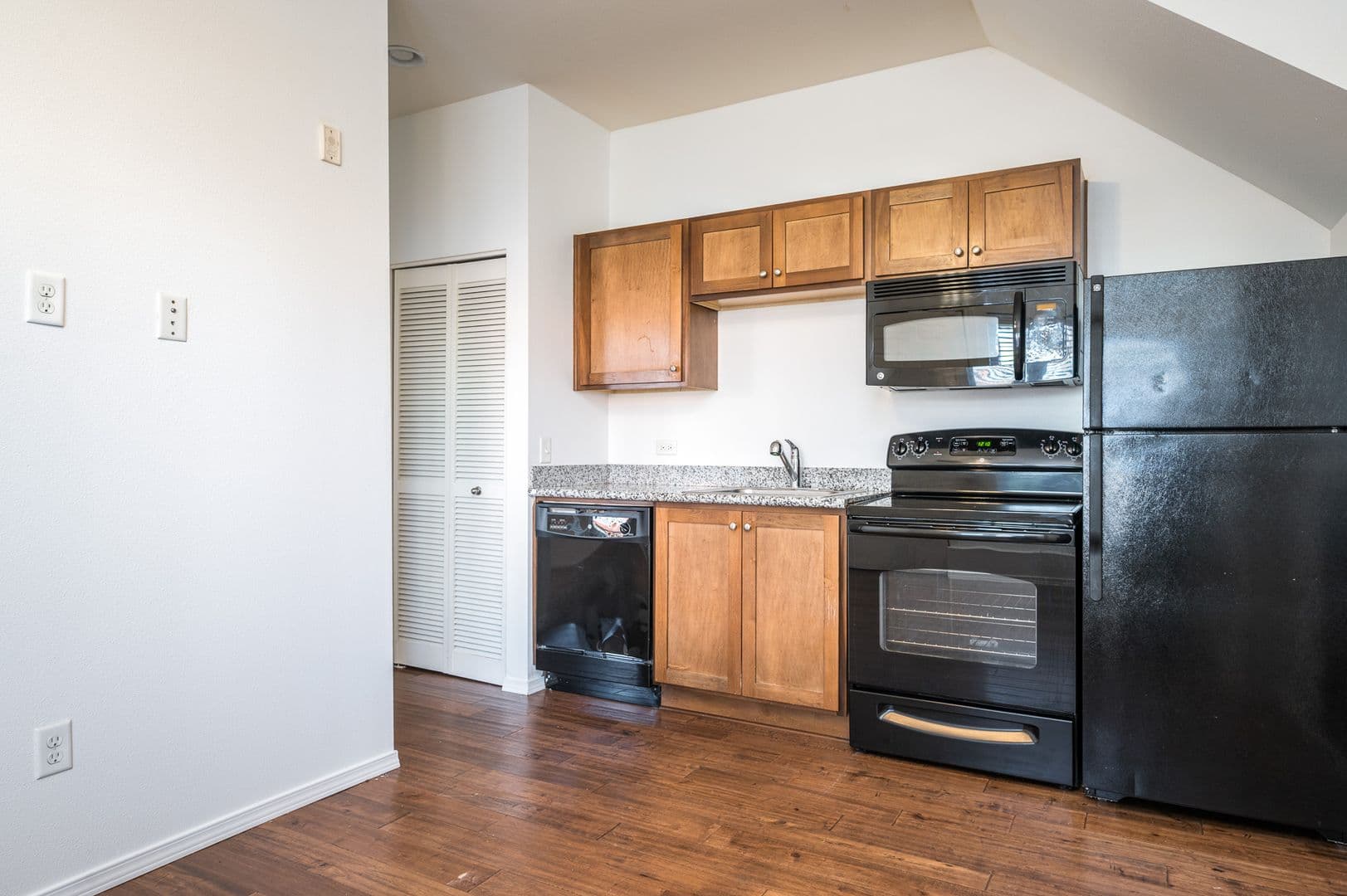 Portland Apartment: 455 NE 24th Ave