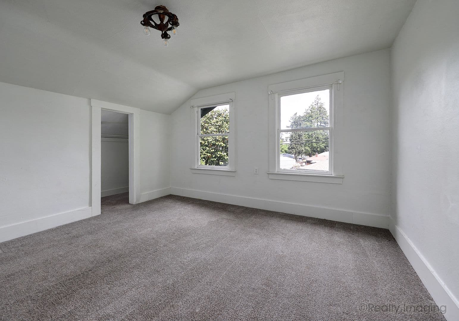 Portland Apartment: 6015-6017 SE 99th Ave