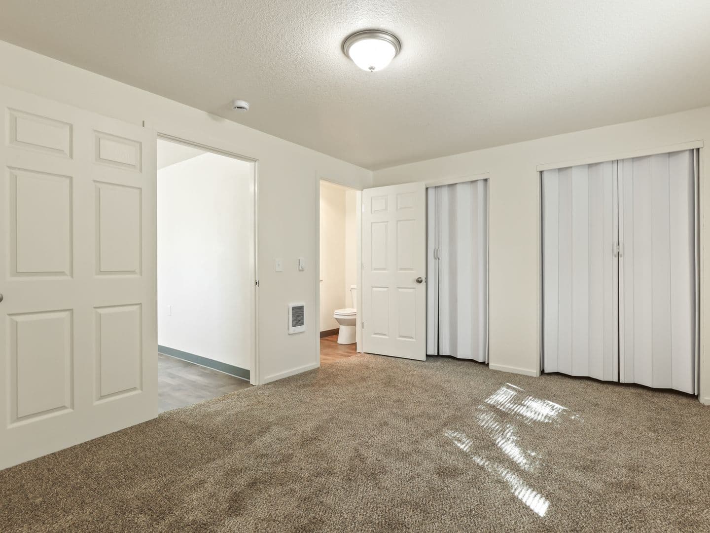 Portland Apartment: 13024 SE Tessa St