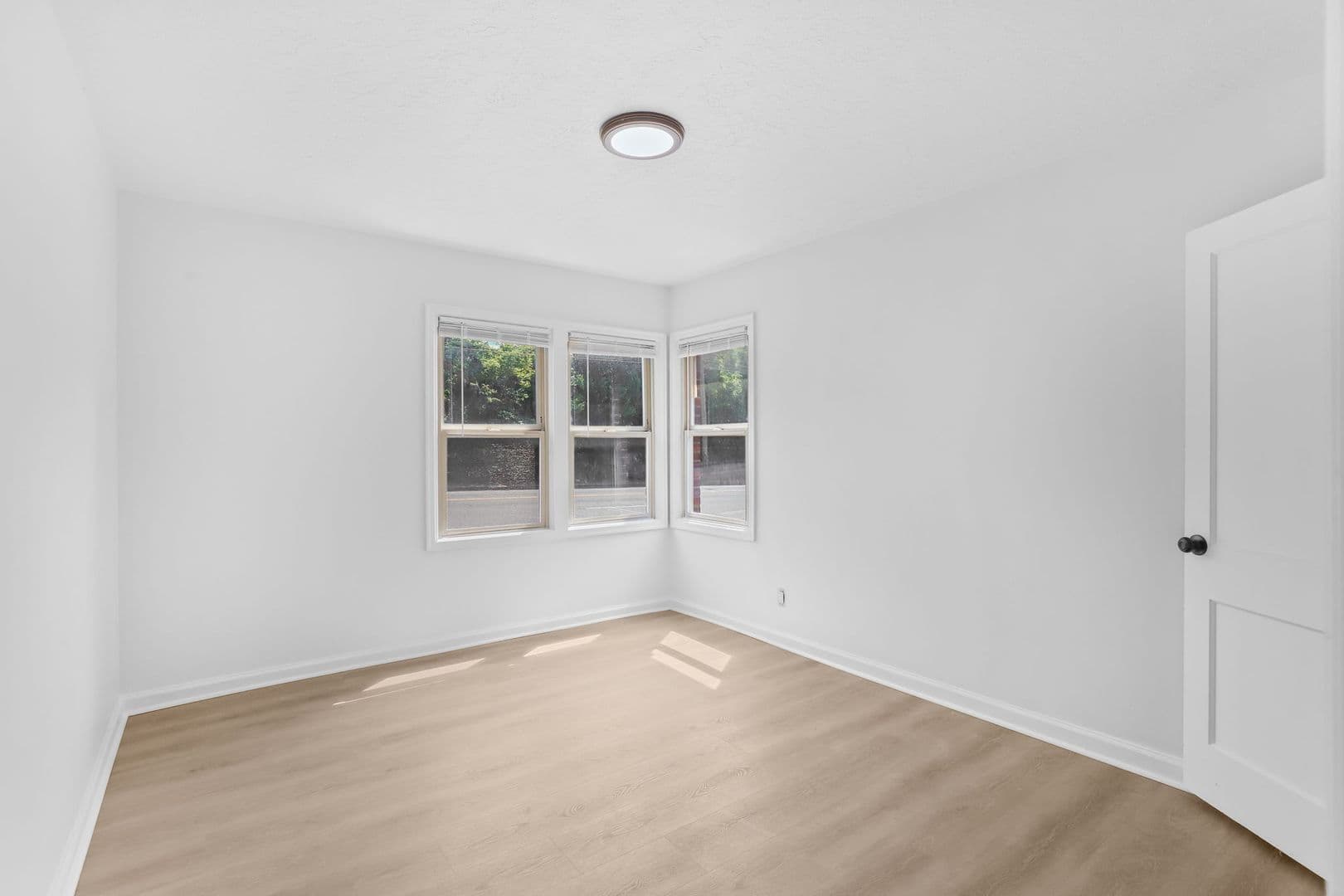 Portland Apartment: 4831-4841 E Burnside St