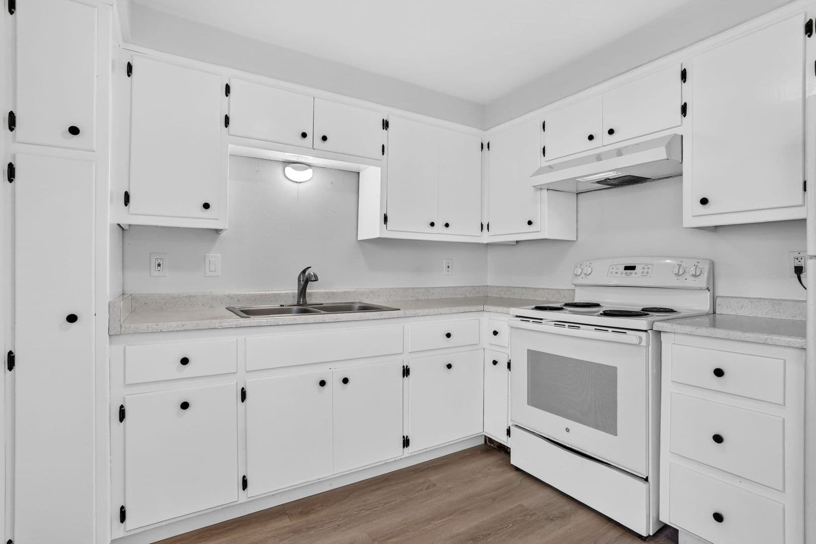 Sandy Apartment: 17170 Beers Ave