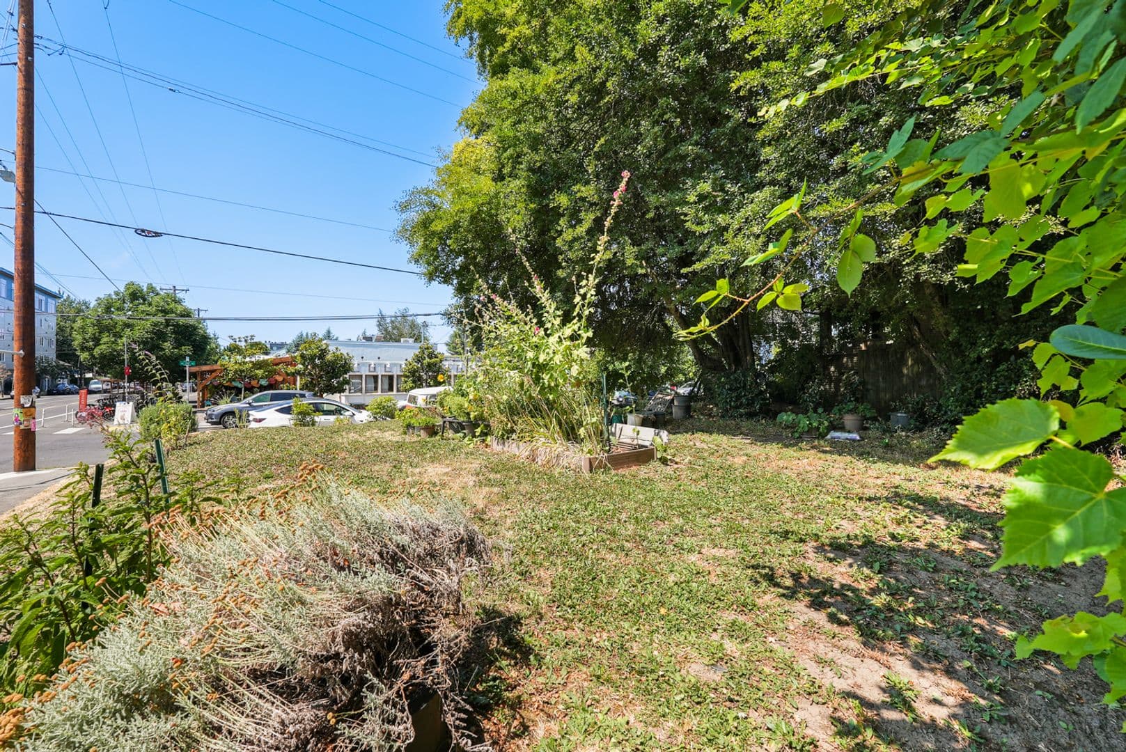 Portland Apartment: 2411-2417 NE Glisan