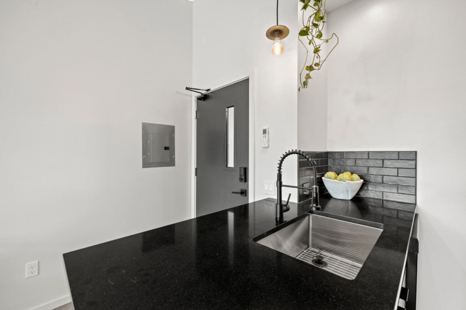 Portland Apartment: 1615 N Willis Blvd