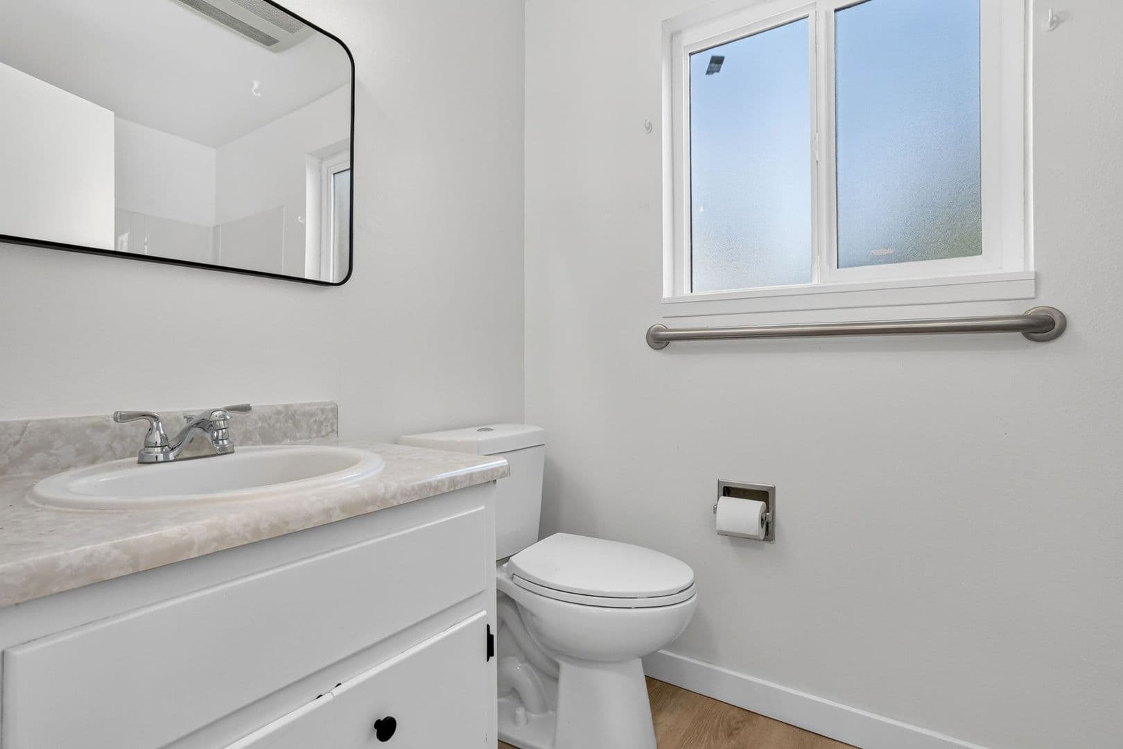 Sandy Apartment: 17170 Beers Ave