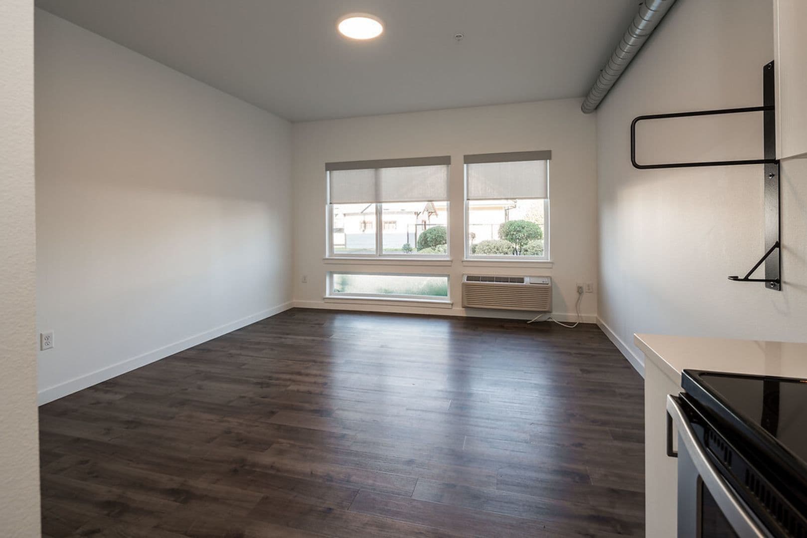 Portland Apartment: 5401 SE Woodstock Blvd