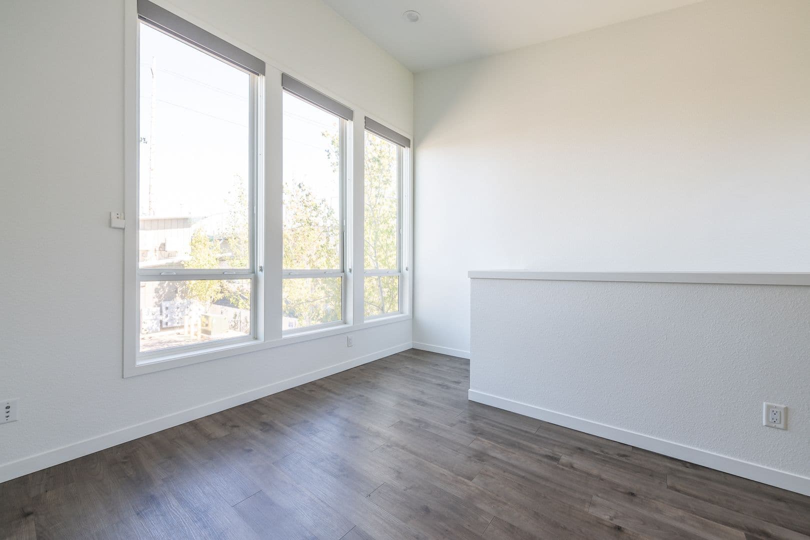 Portland Apartment: 6056 SE 93rd Ave