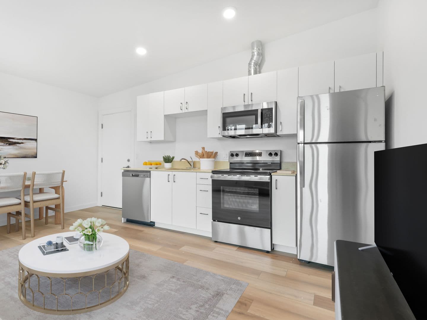 Portland Apartment: 311 NE Graham St