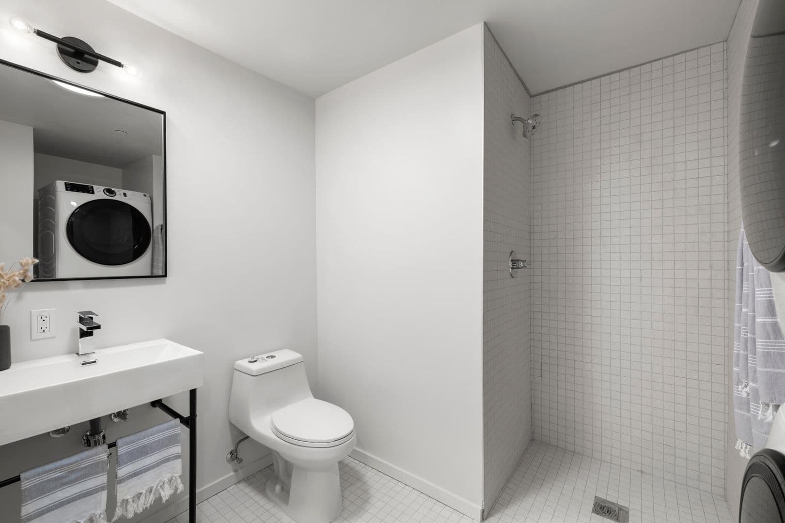 Portland Apartment: 1825 N Rosa Parks Way