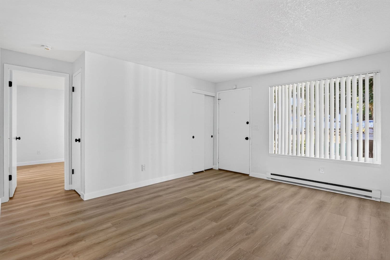Sandy Apartment: 17170 Beers Ave
