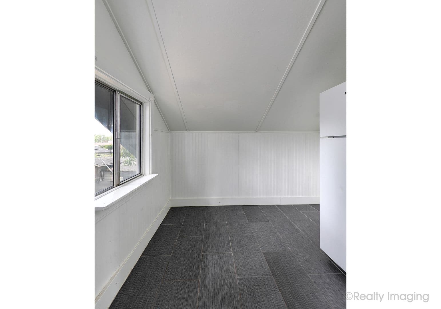 Portland Apartment: 6015-6017 SE 99th Ave