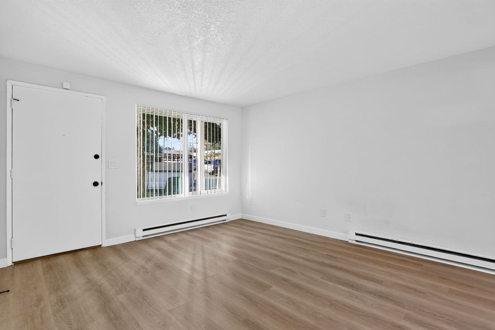 Sandy Apartment: 17170 Beers Ave