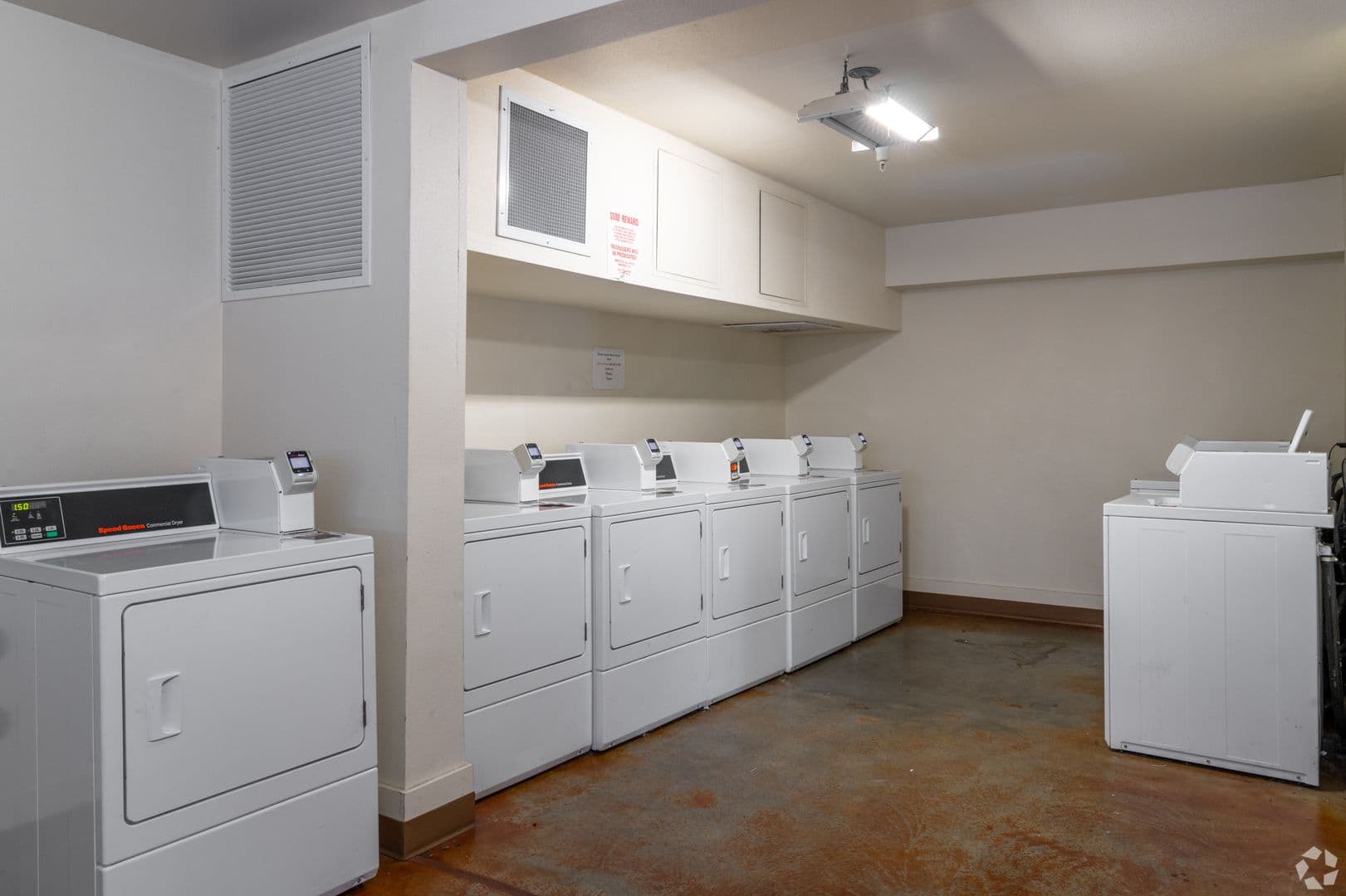 Portland Apartment: 14232 E Burnside