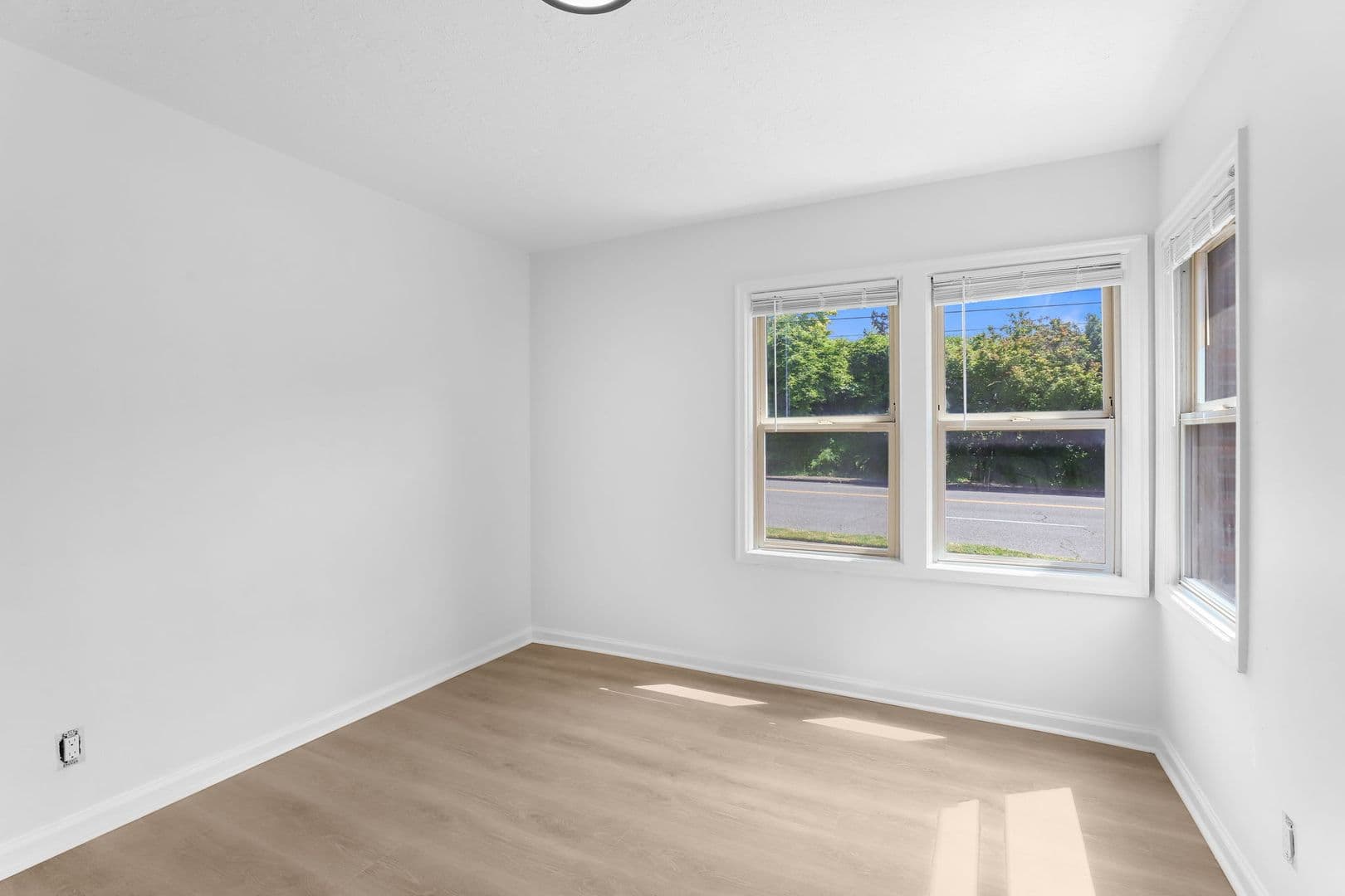 Portland Apartment: 4831-4841 E Burnside St