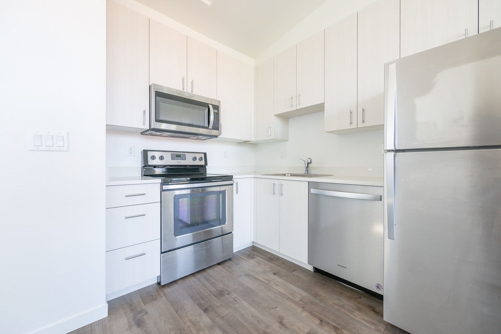 Portland Apartment: 6056 SE 93rd Ave