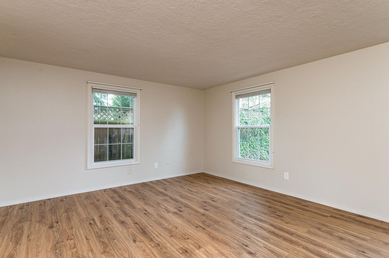 Gresham Apartment: 890 NW Division